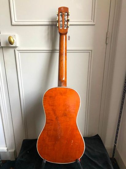null German guitar in the style of Weissberger, around 1950

Body and handle in maple,...