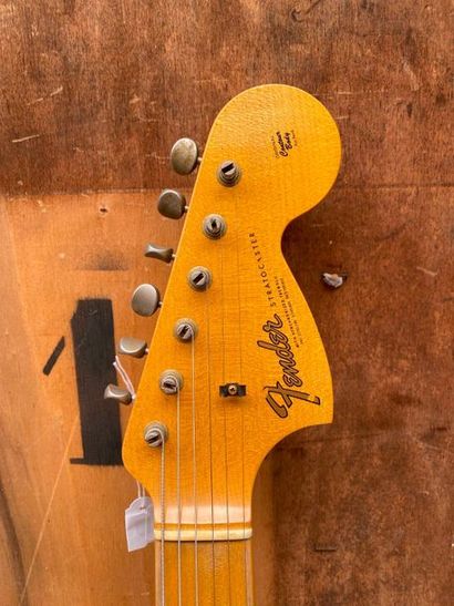  Guitare électrique solidbody de marque FENDER Custom shop modèle 66 Stratocaster...