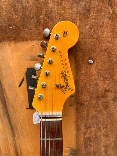 null Guitare électrique solidbody de marque FENDER Custom shop modèle65 Stratocaster...