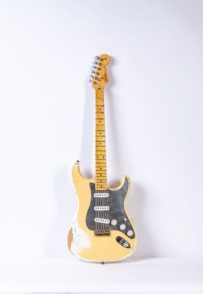 null Guitare électrique solidbody de marque FENDER Custom shop modèle Nile Rodgers...