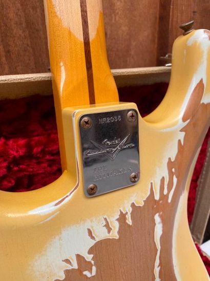 null Guitare électrique solidbody de marque FENDER Custom shop modèle Nile Rodgers...