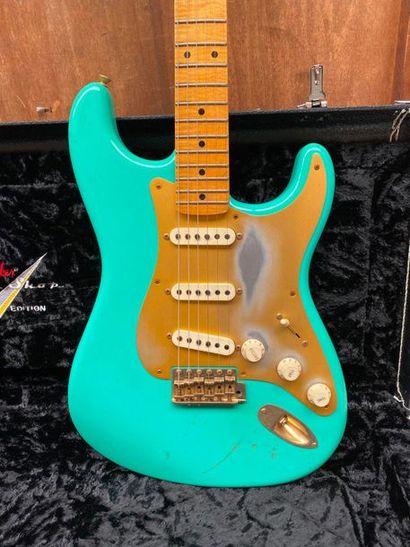 null Guitare électrique solidbody de marque FENDER Custom shop modèle 1956 Stratocaster...