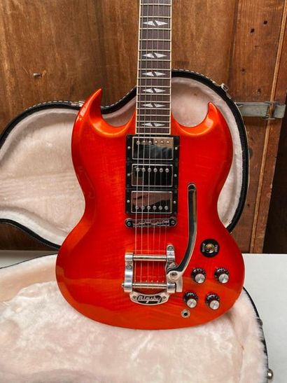  Guitare électrique solidbody de marque Gibson Custom, modèle SG Deluxe de 2013 
N°...