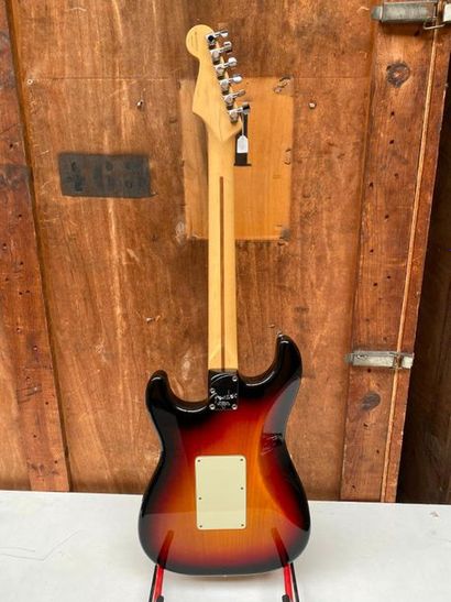 null Guitare électrique solidbody de marque Fender modèle Stratocaster HSS, série...