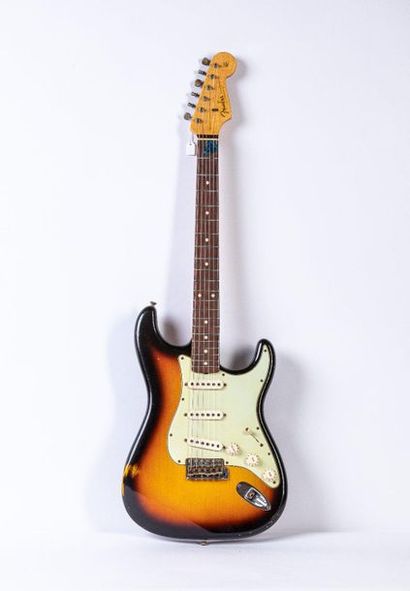  FENDER electric solidbody guitar Custom shop model Stratocaster 61 Relic, Ltd Edition,...