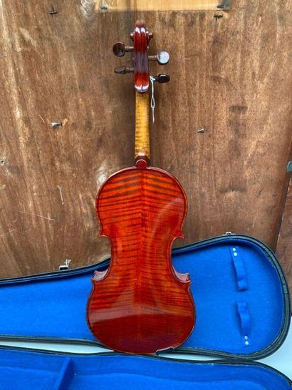null Violin bearing a LENDJEL label paris 1979, n° 8

BEG, Mounted in ropes, total...
