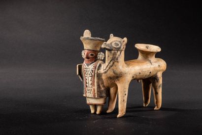 null Rare vase représentant un personnage et son lama

Debout à côté de l'animal...