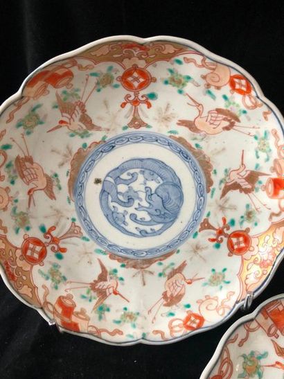 null JAPAN. Two round porcelain dishes with polychrome decoration in the IMARI palette...