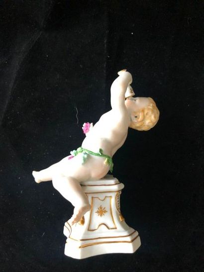 null MEISSEN. Porcelain statuette, representing a bachic love sitting on a square...