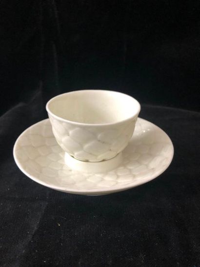 null SAINT CLOUD . soft paste ; Tea bowl and its trembling saucer, in soft paste,...