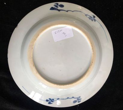 null CHINA command. Porcelain plate with plain rim, decoration in the Iramri palette...