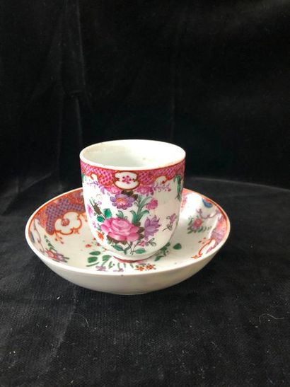 null CHINE DE COMMANDE. Porcelain cup and saucer with floral decoration in pink family...