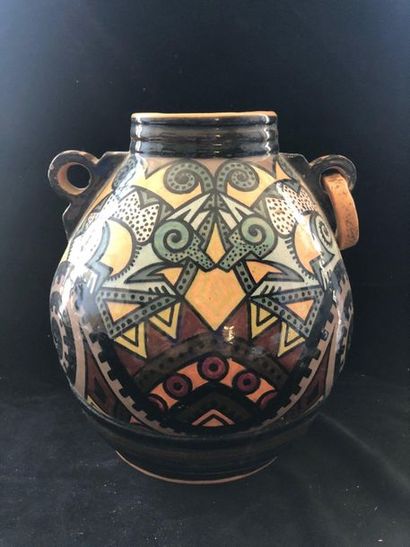 null henriot QUIMPER, vase pansu à 2 anses décor géométrique. Daté 1946