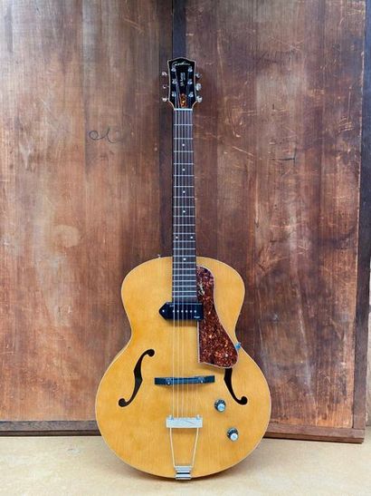 null GODIN 5th Avenue P90 electric archtop guitar made in Canada

Serial No. 031879000994

Natural...