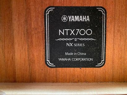 null Guitare cordes nylon électro acoustique pan coupé de marque Yamaha modèle NTX...