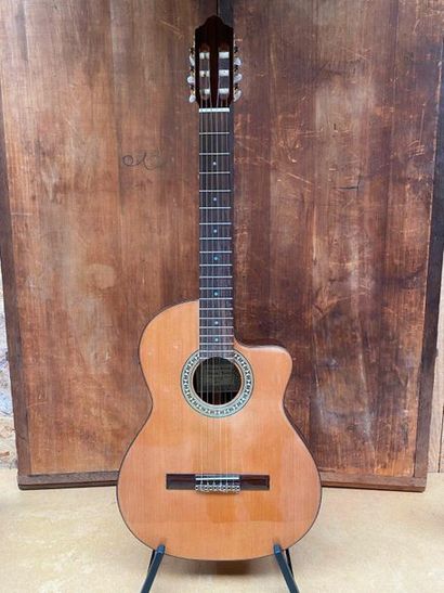null Antonio Lorca's nylon strings guitar electro acoustic pan coupe model 1015

Made...