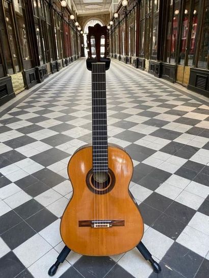 Guitare classique du luthier new-yorkais...