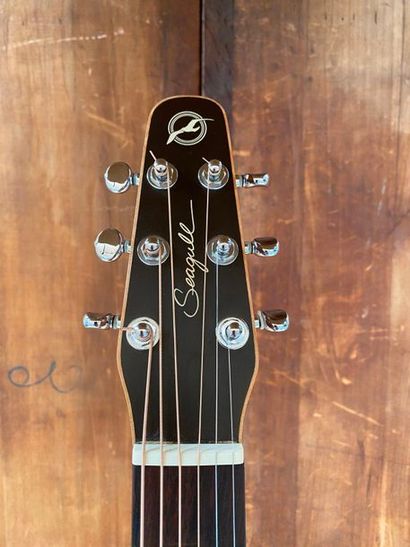 null Seagull folk guitar model 28846 Entourage min jumbo rustic

made in Canada Serial...