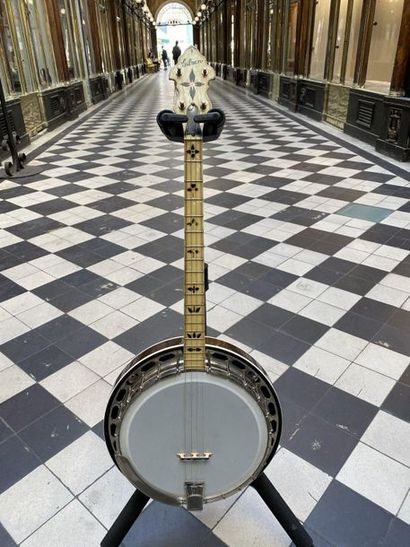 null Tenor banjo brand The gibson, model 

Circa 1920, resonnateur revised and later...