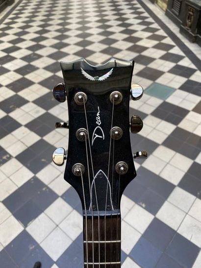 null Banjo guitare de marque Deam 

N° de série 031344

Electro acoustique, prêt...