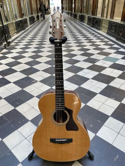 null Folk guitar brand Guild model GAD F4OPNAT

Serial No. GAD-24151

Rosewood back...