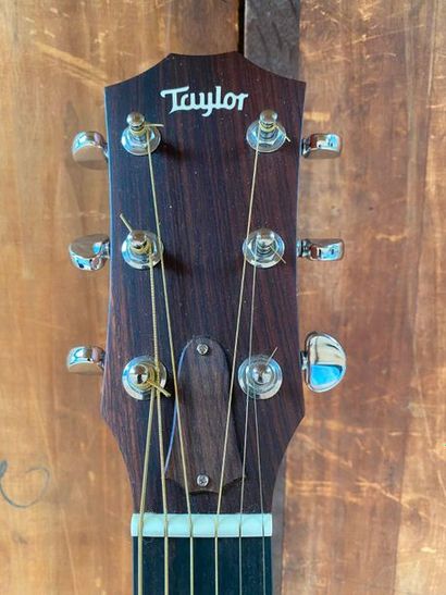 null Folk Guitar electric acoustic coupe pan pan, brand Taylor model 314-CE

Made...