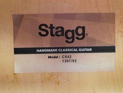 null Guitare classique d'étude de marque Stagg modèle C542

Bon état général, eclat...