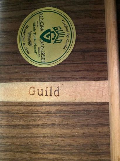 null Guitare classique de marque Guild modèle GAD-103NA

N° de série GAD-29502

Bel...