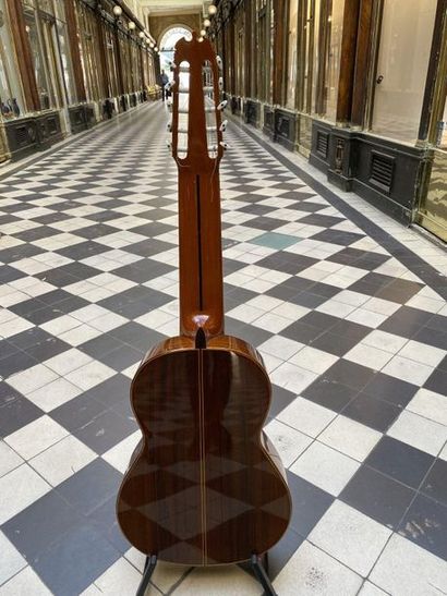 null Guitare classique decacordes du luthier Bastiste Bofi à Valencia au millésime...