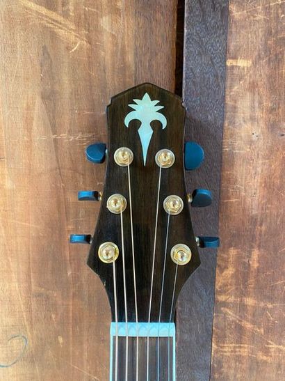 null Samick jumbo folk guitar model A0-2

Serial No. 09013204

Nice general condition...