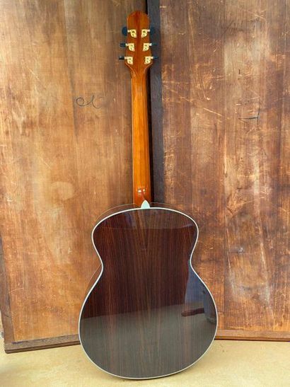null Guitare jumbo folk de marque Samick modèle A0-2

N° de série 09013204

Bel état...