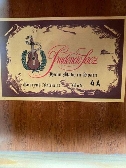 null Guitare classique de marque Prudencio Saez modèle 4A

Guitare d'étude - petites...