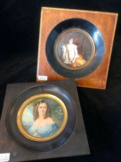 null Set of 2 round miniatures in frames representing

Girls with "English", Diam...