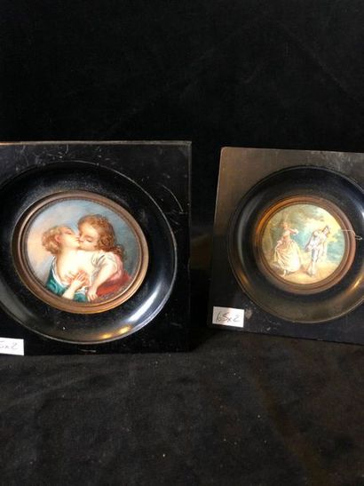 null Set of 2 round miniatures in frames representing

The kiss, bearing a signature...