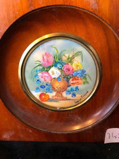 null Set of 2 round miniatures in frames representing

Bouquet of flowers, Diam 6,8cm

The...