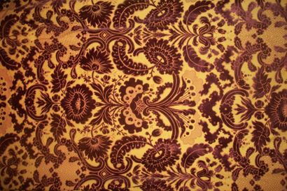 null Suite of six chiselled velvet curtains, Tassinari & Chatel, Regency style, yellow...