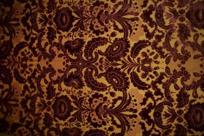 null Suite of six chiselled velvet curtains, Tassinari & Chatel, Regency style, yellow...