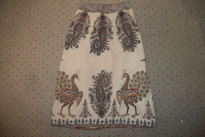 null Skirt in a Kalamkari, cream background, printed decoration of cashmere palms...