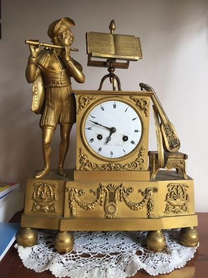 null Clock in carved, chiselled and gilded bronze. Decoration of a troubadour with...