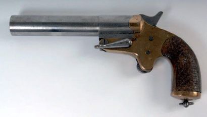 null Pistolet lance-fusées modèle 1917. Bronze et canon basculant en métal. Crosse...