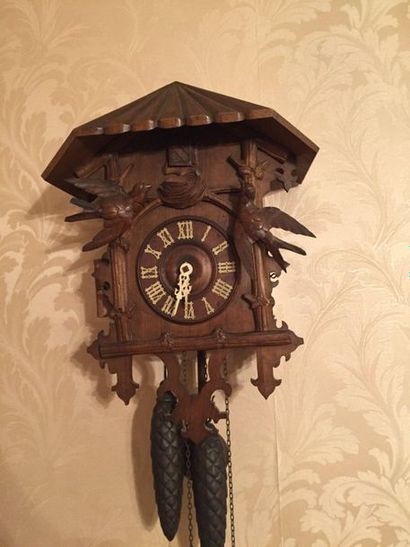 null Batch comprising a barometer and a cuckoo clock