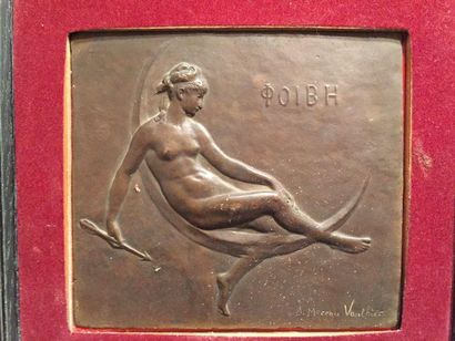 null A.MOREAU-VOTHIER

Woman on a crescent moon

Bronze plate in a frame 16x18cm