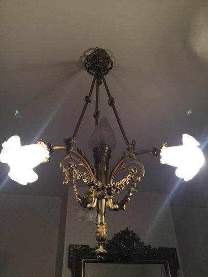 null Chandelier in gilt bronze and 3 light arms

Louis XVI style circa 1900 - H9...