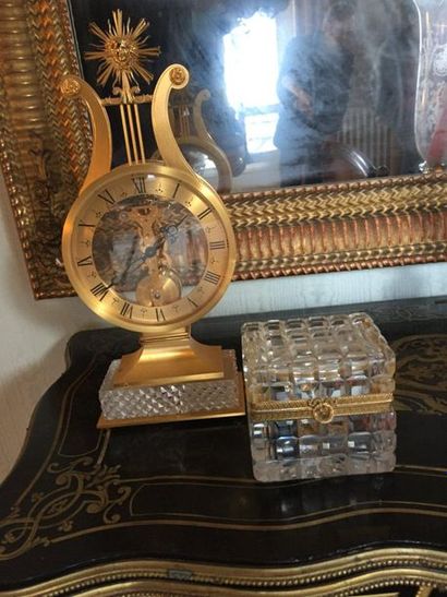 null Lot composed of a Lyre clock and a cut glass box