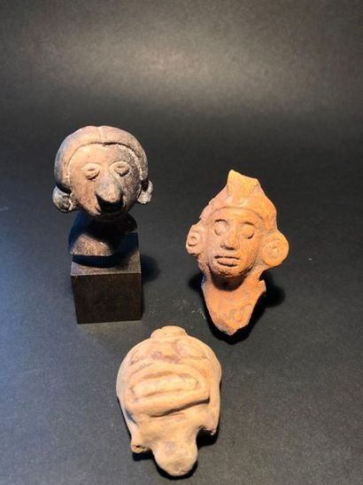null Lot composé de trois têtes

Terre cuite

Culture Aztèque, Mexique

H. 8 cm /...