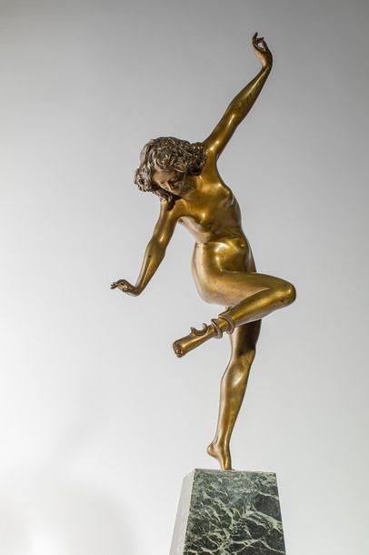 null COLINET Claire (1882-1940) d'après 

Danseuse au serpent

Bronze à patine dorée

Socle...