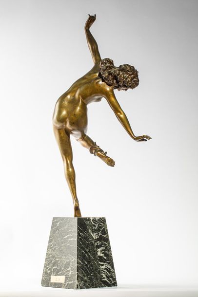 null COLINET Claire (1882-1940) d'après 

Danseuse au serpent

Bronze à patine dorée

Socle...