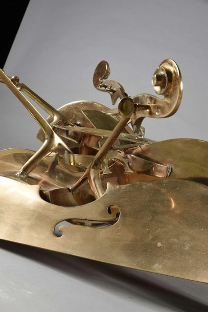 null Fernandez ARMAN (1928-2005)

Cello coffee table, circa 1996.

Bronze with golden...