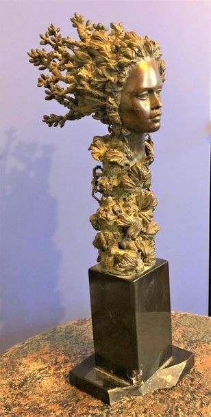 null Michel LEVY (Né 1949)

Muse

Sculpture épreuve en bronze à patine brune nuancée,...