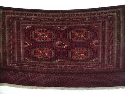 null Fine and rare Tchouval Tekke Boukhara (Turkmen). Around 1880

Saddle pads

Dimensions....